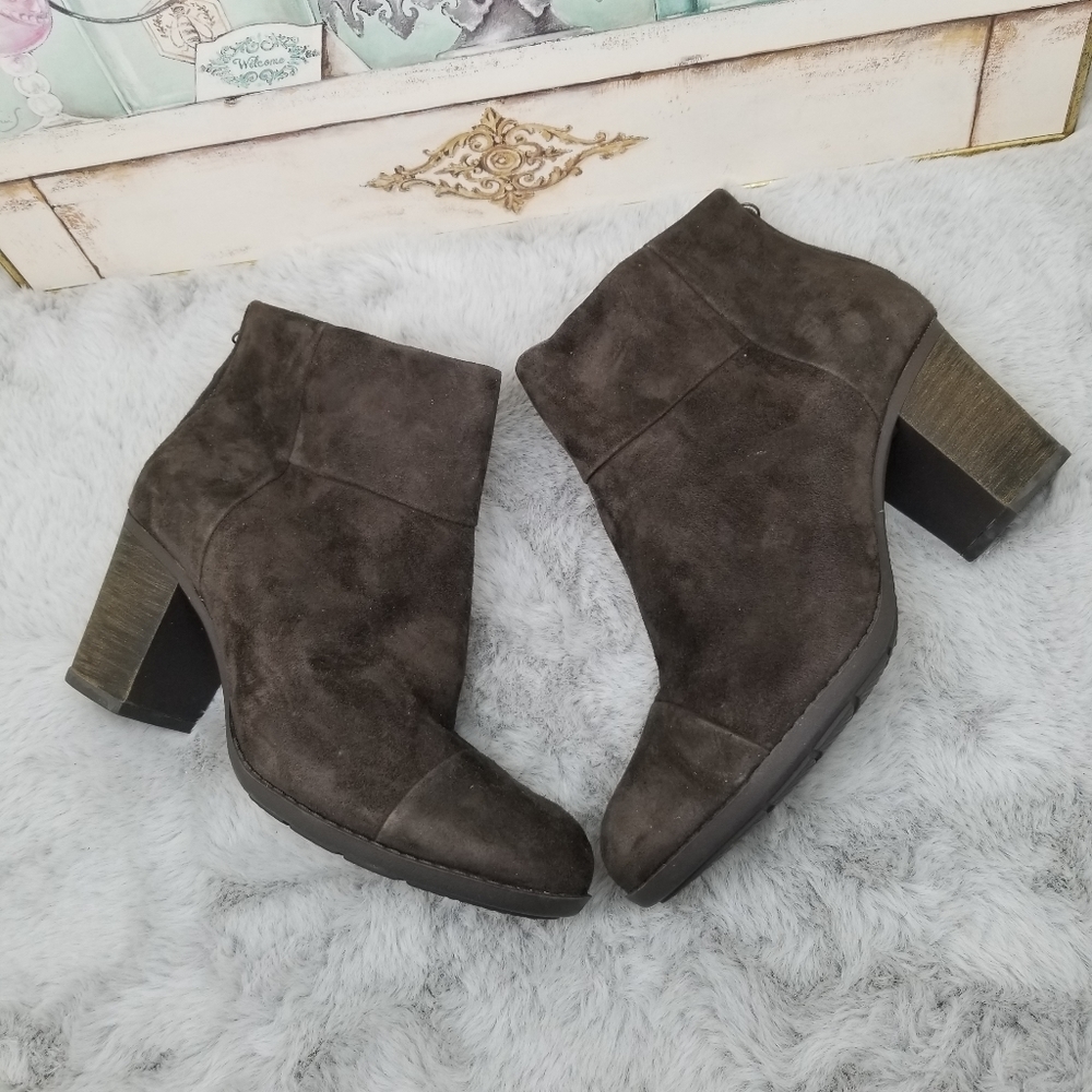 Clarks ankle boots in suede